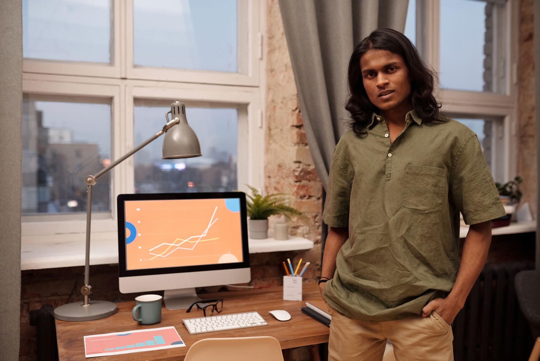 Entrepreneur suisse à son bureau